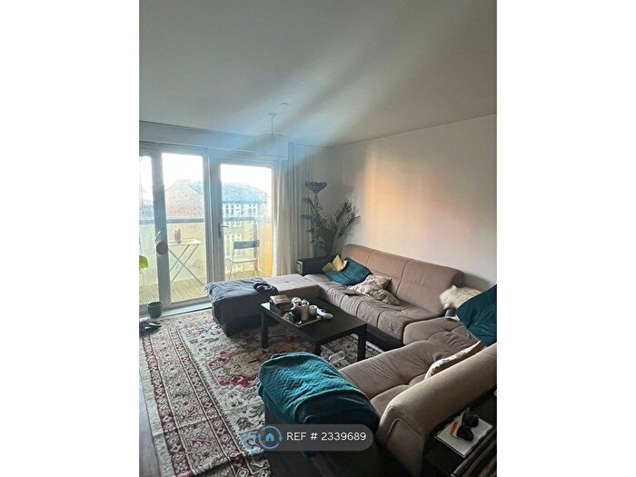 2 Bedroom Flat To Rent In Dunn Street, London, E8