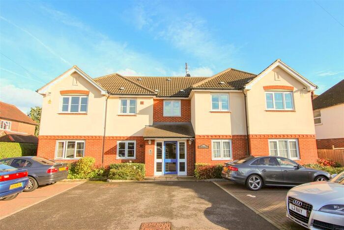 1 Bedroom Flat To Rent In Summer Lodge, Corwell Lane, Hillingdon, UB8