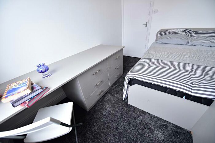 2 Bedroom Flat To Rent In Blenheim Terrace, University, Leeds, LS2