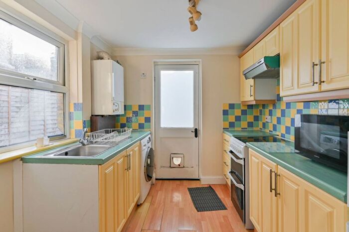 2 Bedroom Maisonette To Rent In Fountain Road, Tooting, London, SW17