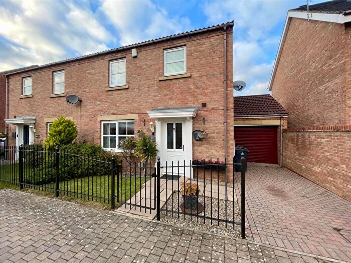 3 Bedroom Semi-Detached House For Sale In Bakewell Mews, Darlington, DL2