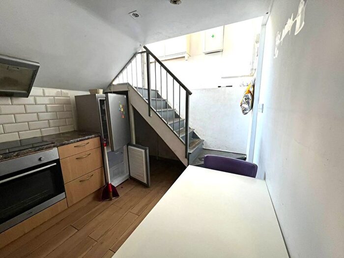 2 Bedroom Flat To Rent In Ilford, IG1