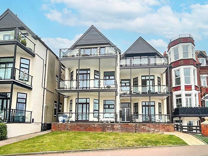 1 Bedroom Apartment For Sale In Mount Liell Court, The Leas, Westcliff-On-Sea, SS0