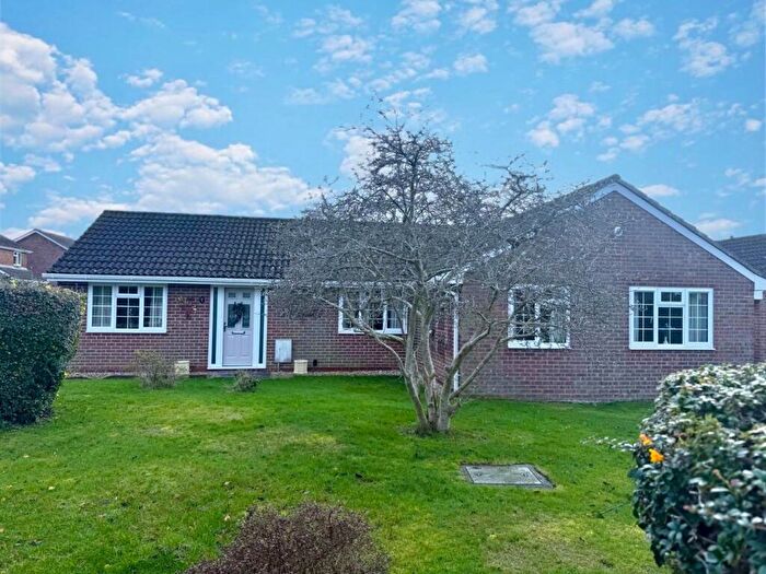 3 Bedroom Detached Bungalow For Sale In Holbury, Southampton, Hampshire, SO45