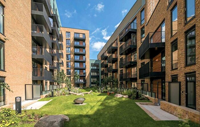 2 Bedroom Flat To Rent In Dorest House, Ram Quarter, London, SW18