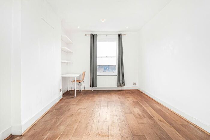 2 Bedroom Flat For Sale In Cheverton Road, Archway, London, N19