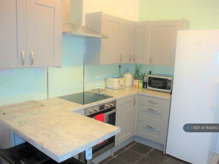 6 Bedroom Semi-Detached House To Rent In Trinity Avenue Lenton, Nottingham, NG7