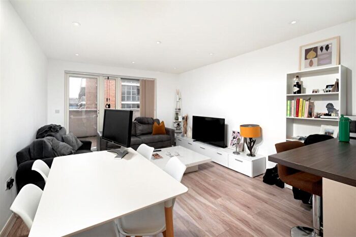 1 Bedroom House For Sale In Rutherford House, Battersea Park Road, London, SW11