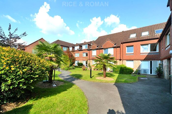 1 Bedroom Retirement Property To Rent In Bridge Court, Weybridge, KT13