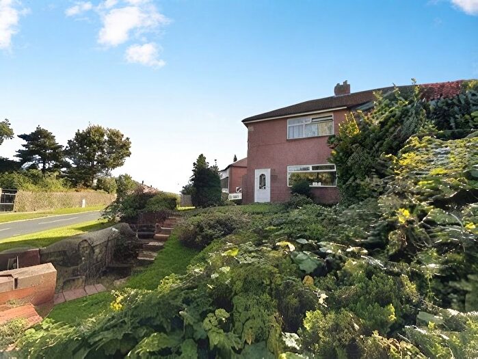 2 Bedroom Semi-detached House For Sale In North Lingwell Road, Leeds, LS10