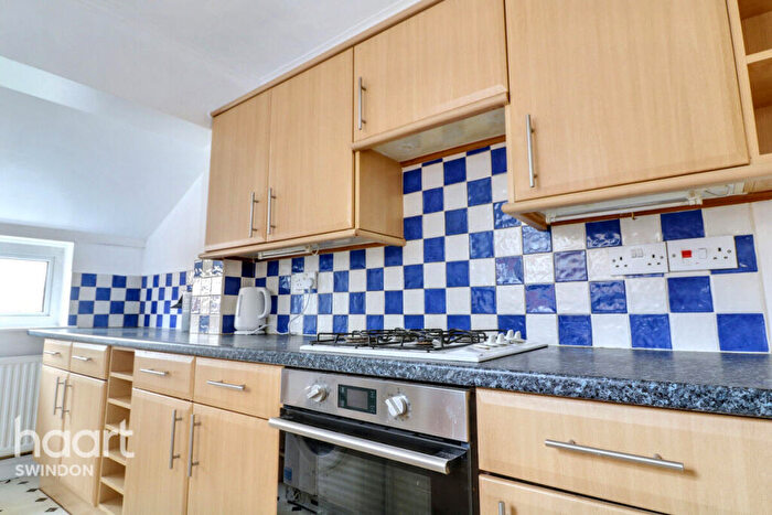 2 Bedroom Terraced House For Sale In North Street, Swindon, SN1