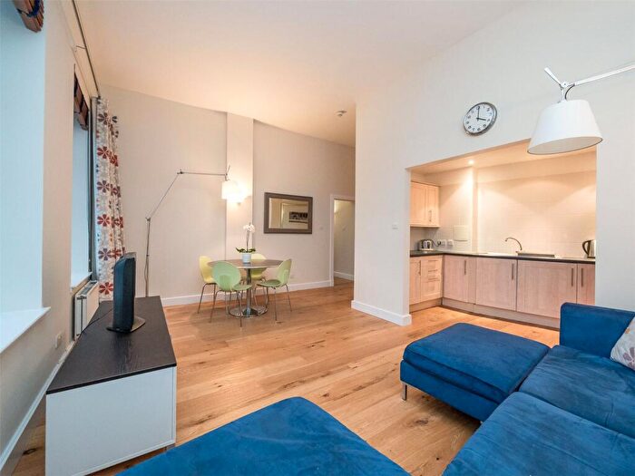2 Bedroom Flat To Rent In Patriothall, Edinburgh, EH3