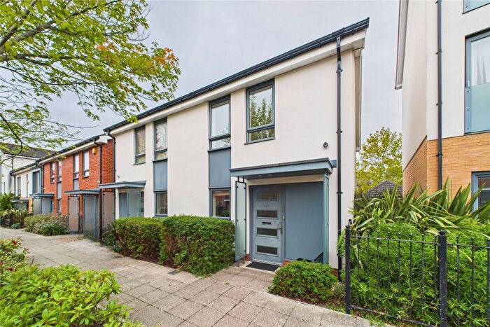 2 Bedroom Semi Detached House For Sale In Puffin Way, Reading, Berkshire, RG2