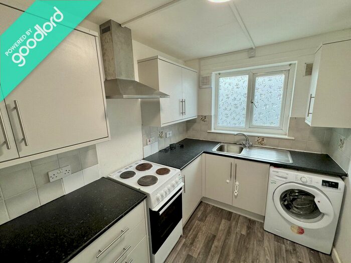 2 Bedroom Flat To Rent In Range Road, Manchester, M16