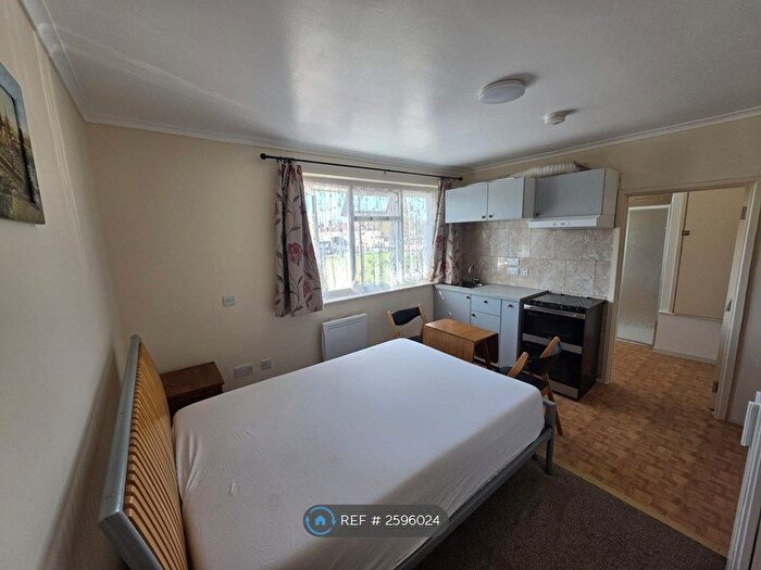 Studio To Rent In Marlowe Square, Mitcham, CR4