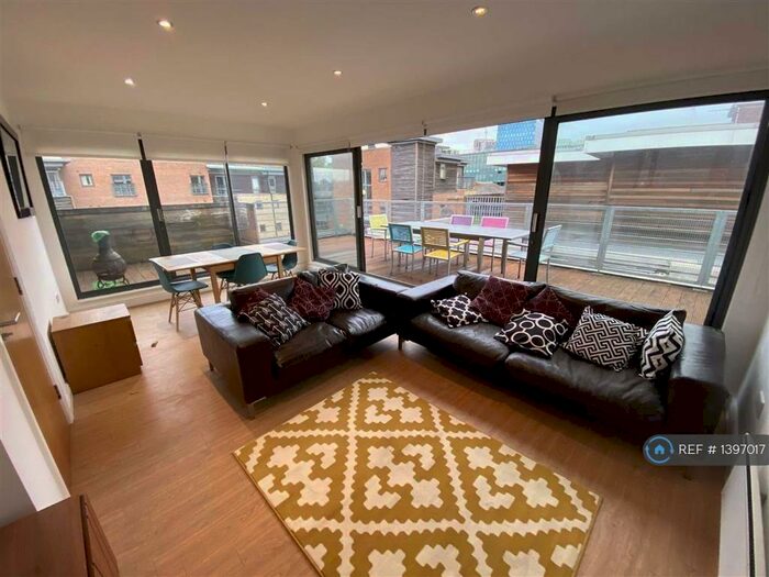 2 Bedroom Penthouse To Rent In Barton Street, Manchester, M3