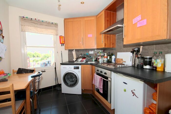 2 Bedroom Flat To Rent In Caledonian Road, London, N7