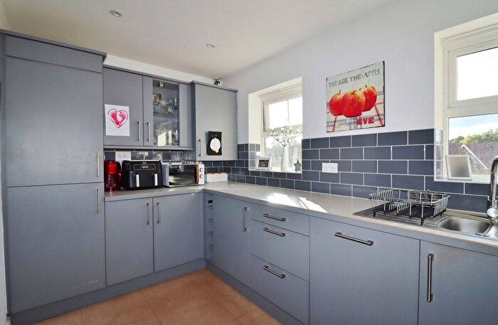 2 Bedroom Flat For Sale In Mescott Meadows, Hedge End, SO30