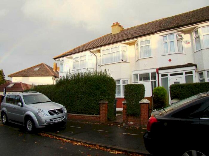 4 Bedroom House To Rent In Newark Crescent, North Acton NW10