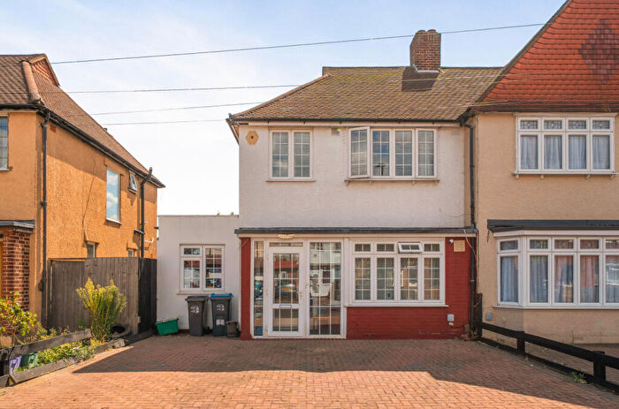 4 Bedroom Semi-Detached House For Sale In Carisbrooke Road, Mitcham, CR4