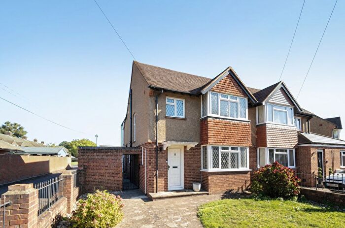 5 Bedroom Semi-Detached House For Sale In Walton On Thames, Surrey, KT12