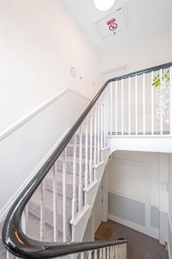 1 Bedroom Flat For Sale In Finborough Road, Earl's Court, SW10