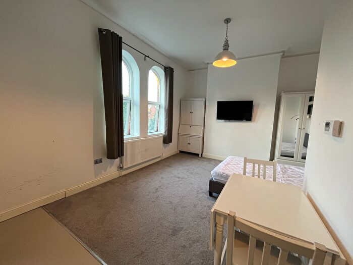 1 Bedroom Studio To Rent In Flat, Clarendon Road, LS2