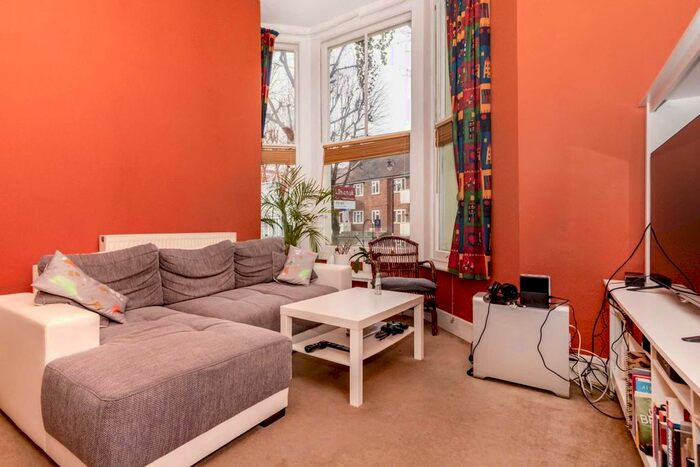 1 Bedroom Flat To Rent In Avenue Crescent, London W3