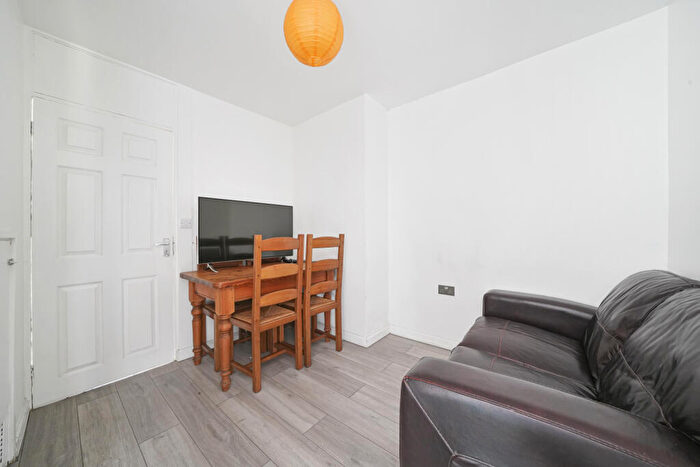 3 Bedroom Maisonette To Rent In Willow Court, Eden Grove, N7