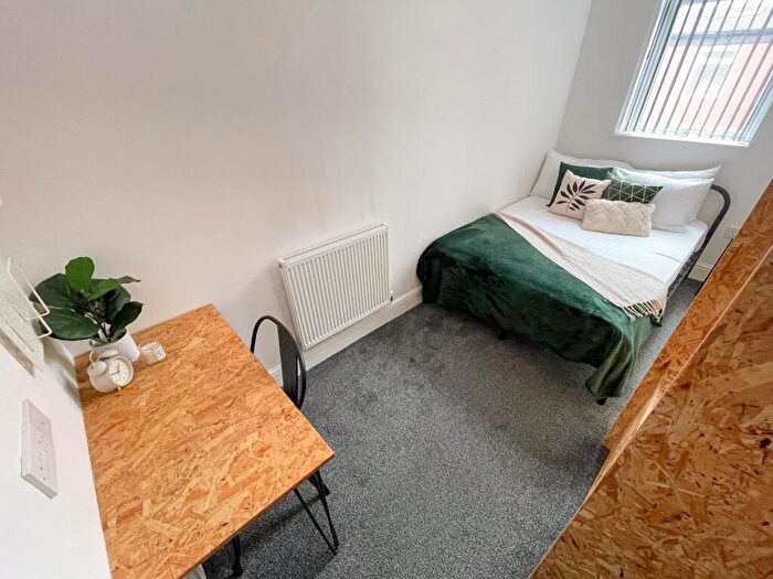 3 Bedroom House To Rent In Holmes Street, L8