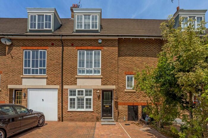 3 Bedroom Flat To Rent In Goodhall Close, Stanmore, HA7