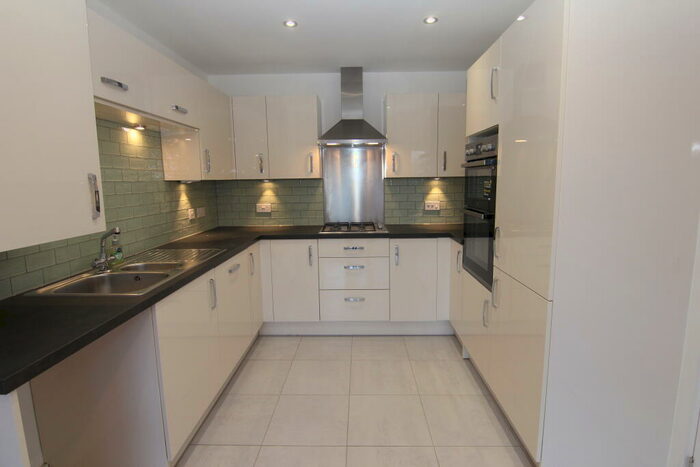 3 Bedroom Town House To Rent In Raja Ahmed Street, Manchester, M40