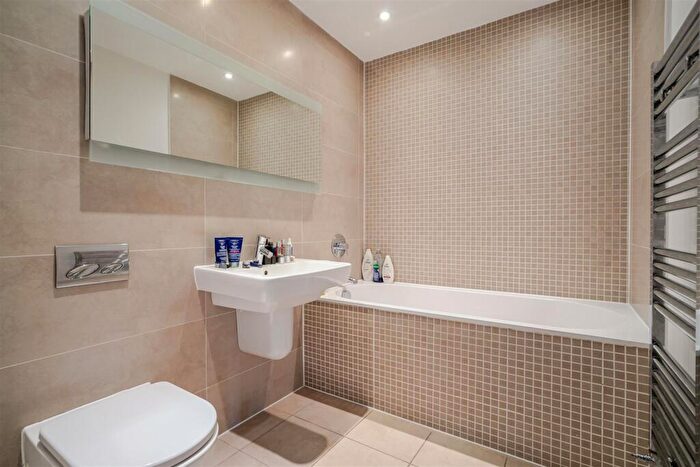 2 Bedroom Apartment To Rent In Chasemount, Windlesham, GU20