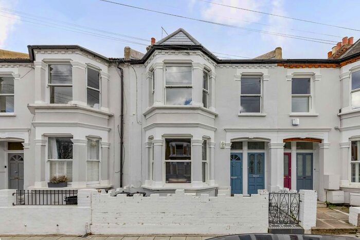 4 Bedroom Flat To Rent In Daphne Street, London, SW18