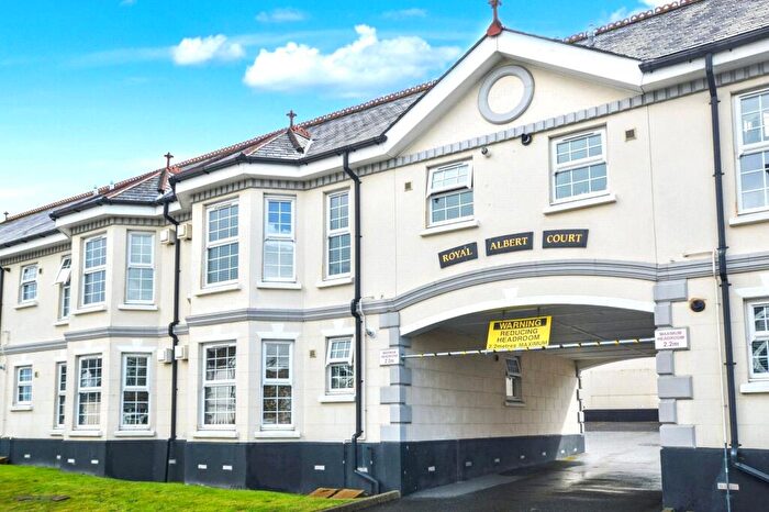 2 Bedroom Apartment For Sale In New Road, Saltash, Cornwall, PL12