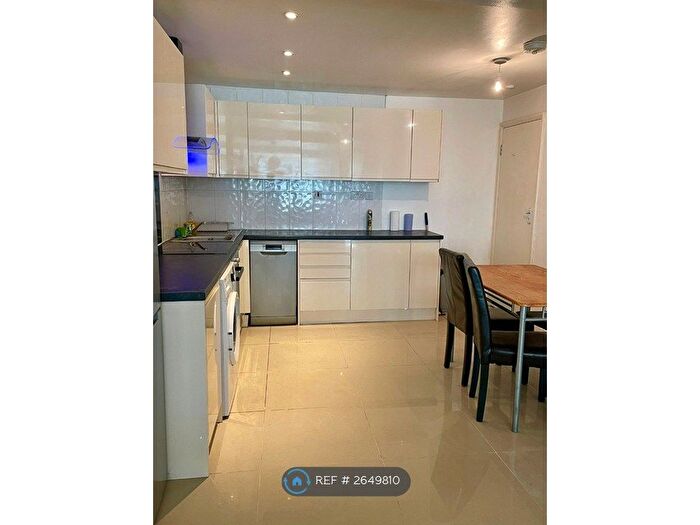 2 Bedroom Flat To Rent In Southwark Park Road, London, SE16