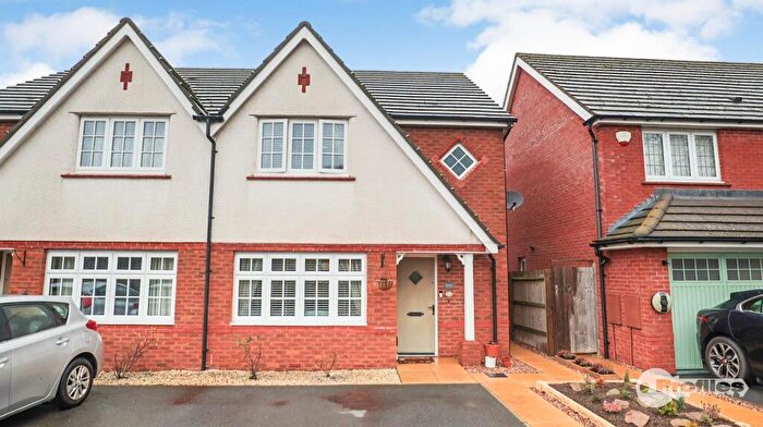 3 Bedroom Semi Detached House For Sale In Ferry Pickering Close, Hinckley, LE10