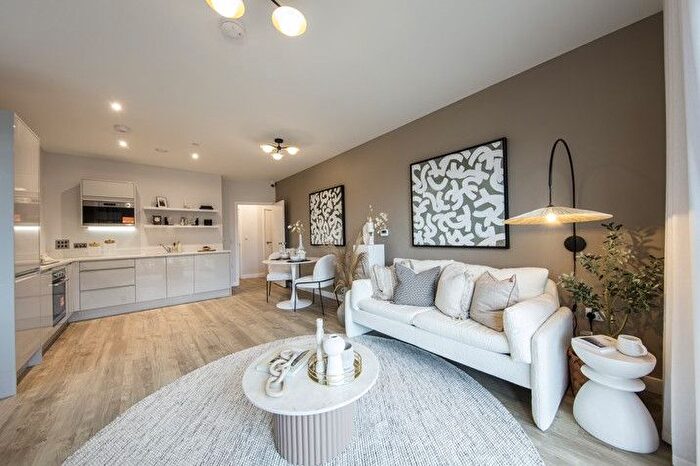 2 Bedroom Flat For Sale In Albert Road, East Barnet, Barnet, EN4