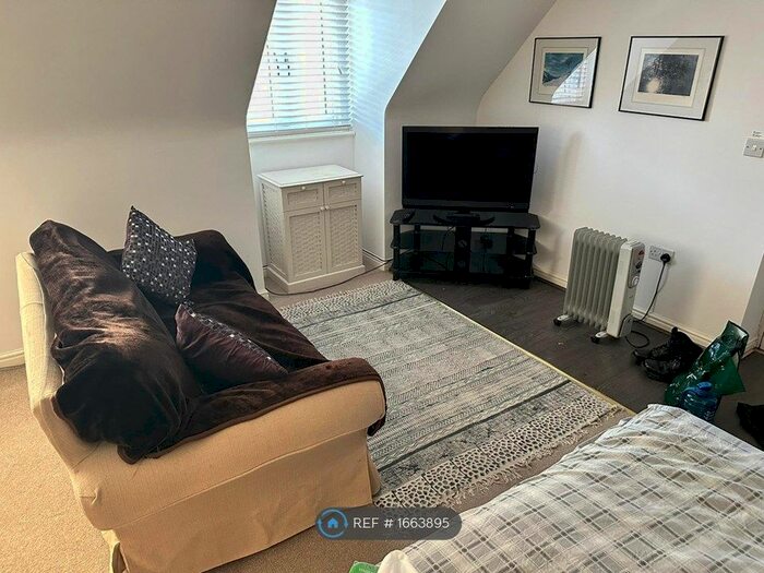 Studio To Rent In Jennings Close, Northampton, NN5