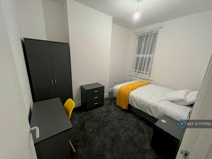 4 Bedroom Detached House To Rent In The Grove, Southend-On-Sea, SS2