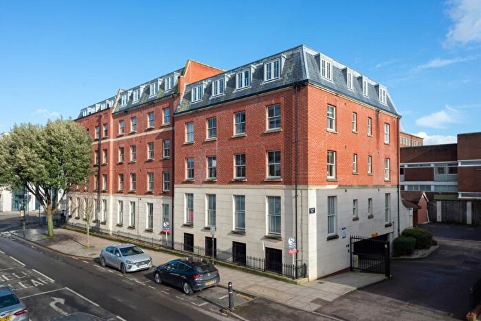 2 Bedroom Flat To Rent In Flagstaff Court, Canterbury, CT1