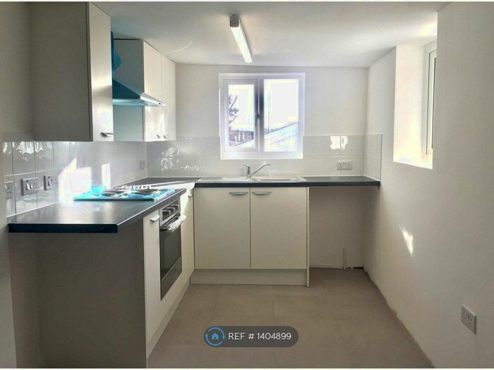 2 Bedroom Maisonette To Rent In Rumbridge Street, Totton, SO40