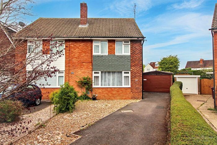 2 Bedroom Semi Detached House For Sale In Vine Crescent, Reading, RG30