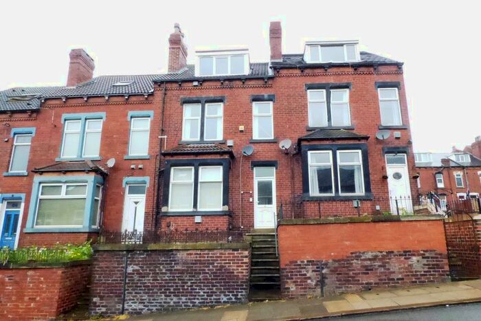 2 Bedroom Flat To Rent In Hough Lane, Bramley, LS13