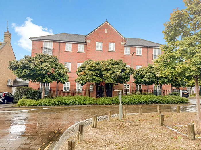 2 Bedroom Apartment To Rent In Seaton Square, London, NW7