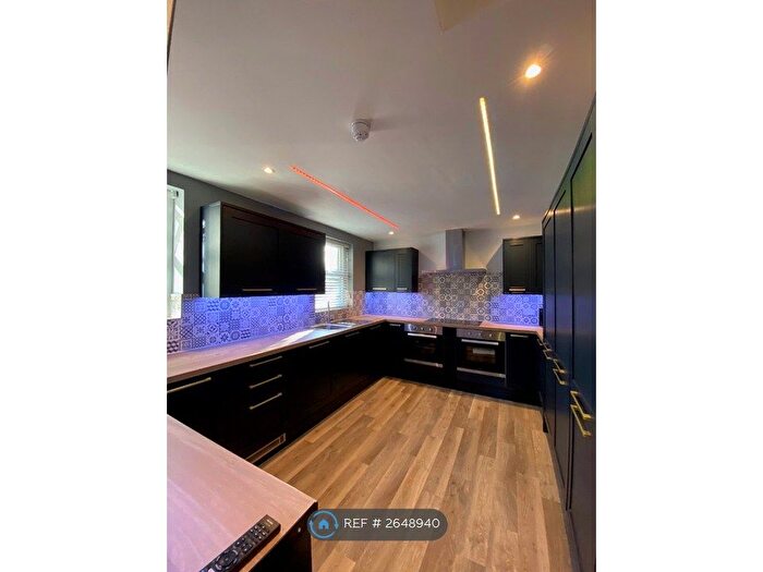 6 Bedroom Terraced House To Rent In Halkyn Avenue, Liverpool, L17