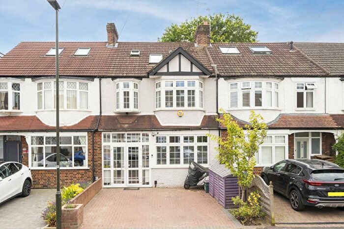 5 Bedroom Property To Rent In Meadow Close, London, SW20