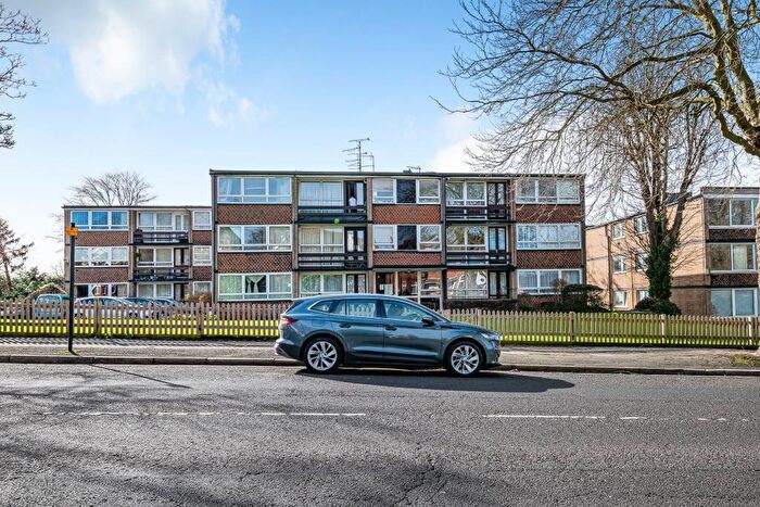 3 Bedroom Apartment To Rent In Great North Road, London, N2