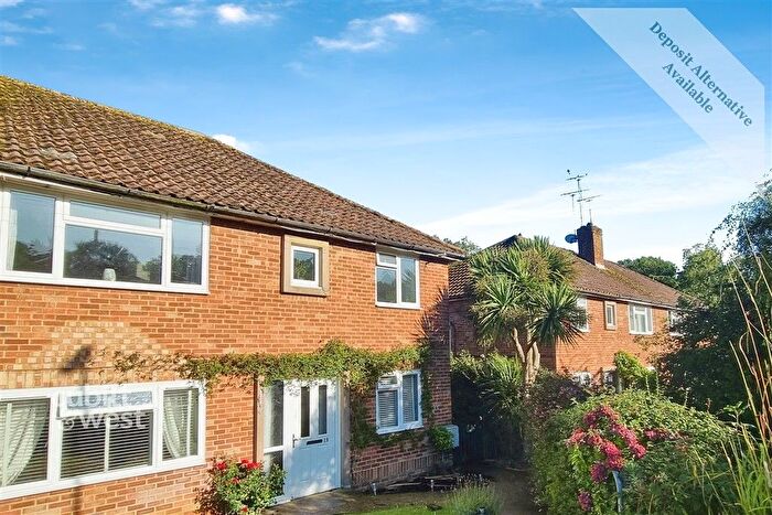 2 Bedroom Flat For Sale In Jarvis Road, Arundel, West Sussex, BN18