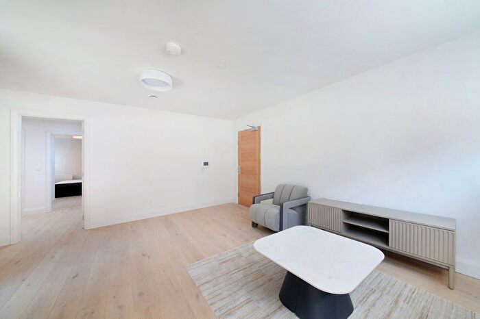 2 Bedroom Flat To Rent In Stonhouse Street, Clapham North, SW4